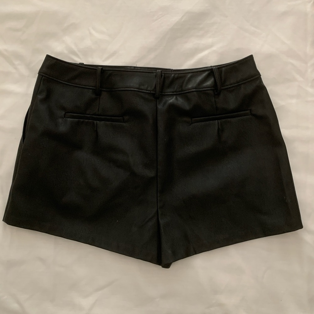 NWT WAYF Faux Leather Zipper Shorts Black High Waist Large - Picture 6 of 12
